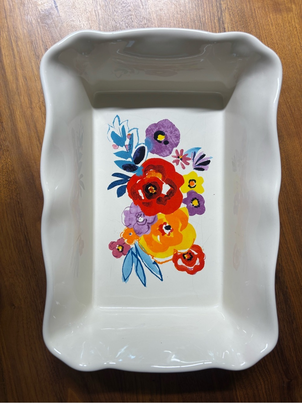 The pioneer Woman ceramic baking dish with fluted edge in Flea Market Floral